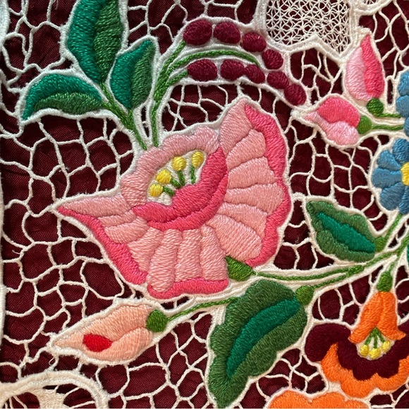 RARE FIND! Elaborately embroidered Kalocsa, Hungary Vintage Table Set - Picture 6 of 11